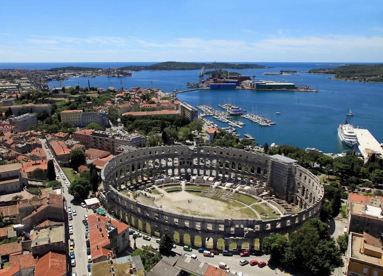Apartments With Wifi Pula - 13162